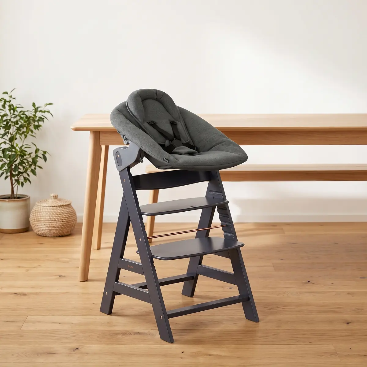 Hauck Hochstuhl Alpha Plus mit Neugeborenenaufsatz für Babys und Kleinkinder