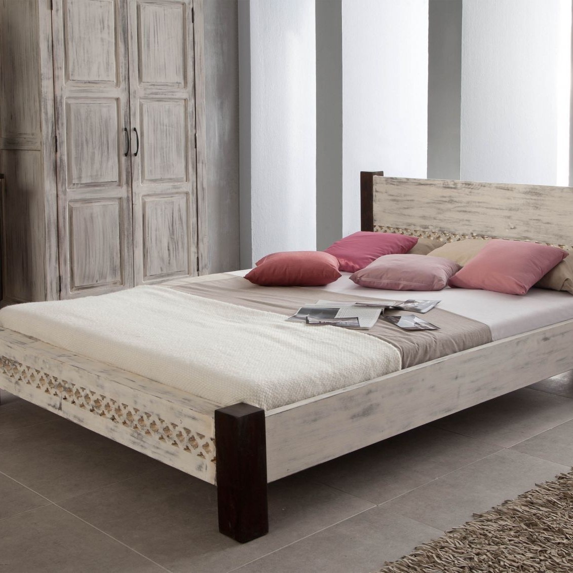 Massivmoebel24.de Bett Mango / Akazie 200x200x75 weiß gewachst CASTLE-ANTIK #404