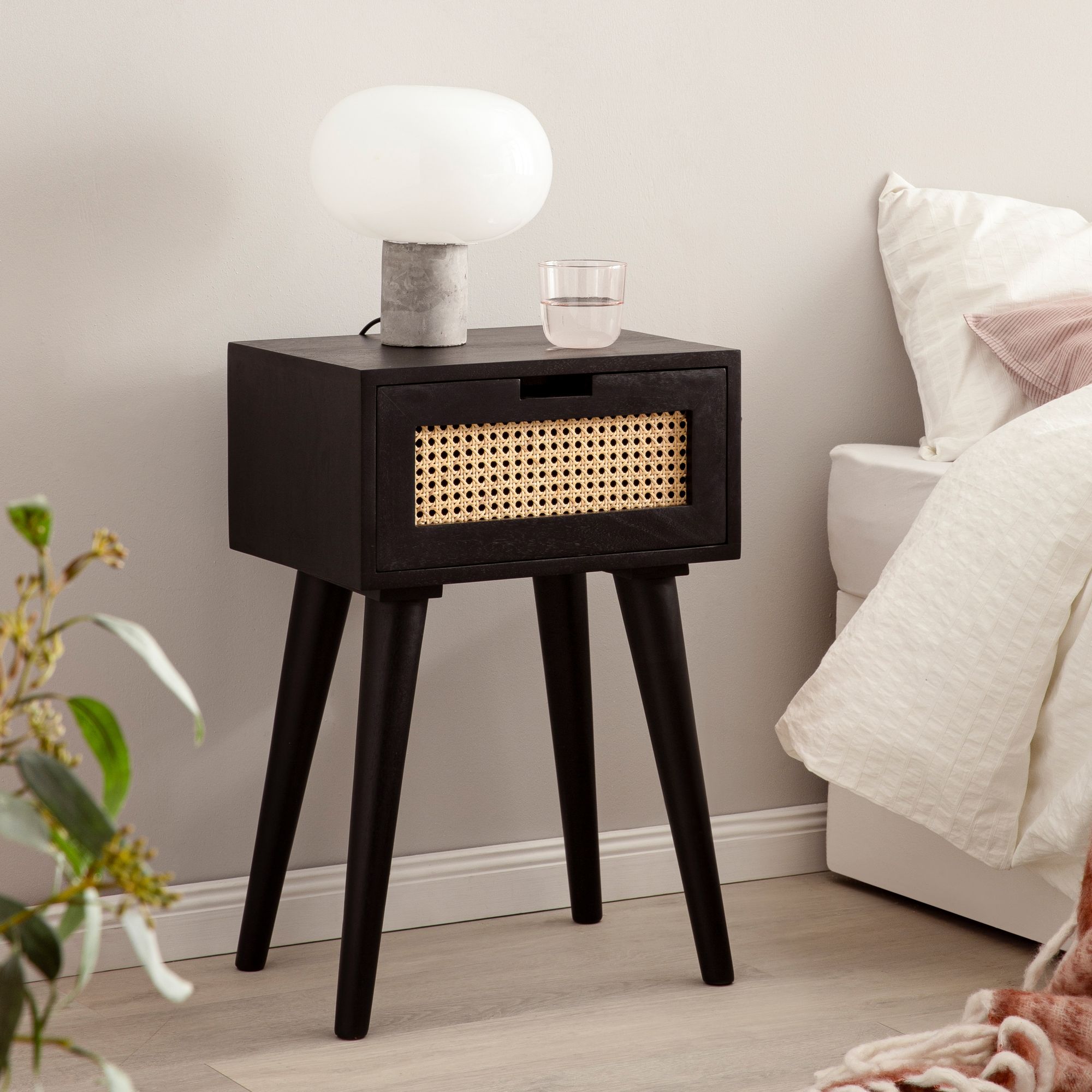 FineBuy Nachtkonsole Mango Massivholz Schwarz mit Rattan & Schublade